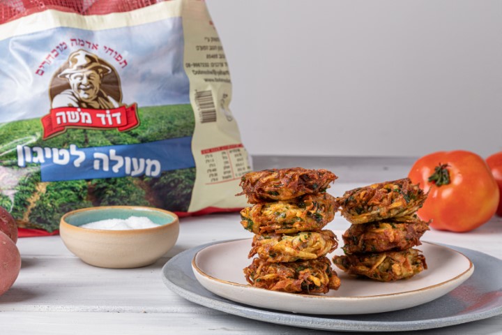 מעבירים לצלחת מרופדת בנייר סופג ומגישים. צילום: טל סיון-ציפורין