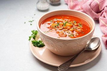מרק שעועית ועגבניות של משה שגב בטעם של בית