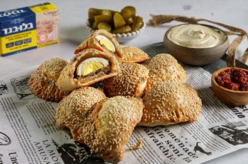 שניים בביס אחד: בורקס סביח מושלם!