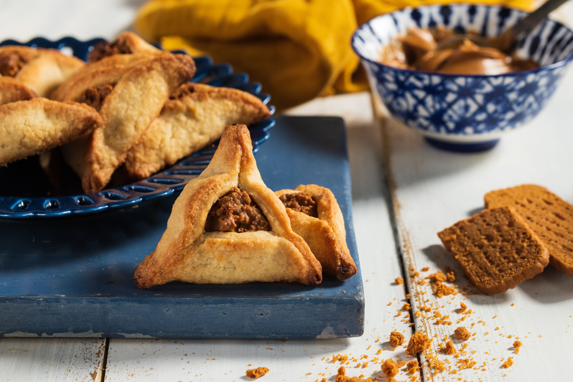 אוזני המן לוטוס אחרי אפייה.