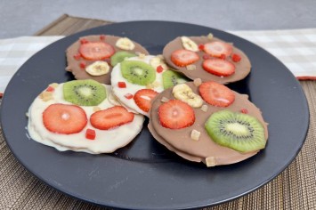 טורטיות מצופות שוקולד ותוספות מפנקות