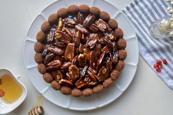 עוגת דבש פרווה עם קרמל פקאן