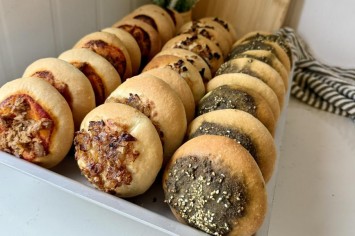 מיני פיתות עם תוספות