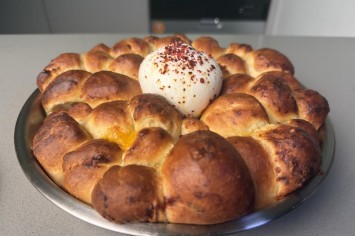 לחמניות גבינה רכות ונמסות עם בוראטה